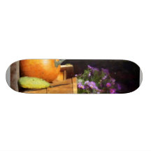 Cesta de asteres con la calabaza y la calabaza tabla de patinar