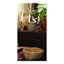 Cesta y plantas por la ventana tarjetas personales con fotos