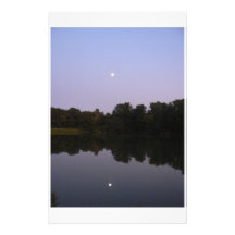 Charca iluminada por la luna papeleria de diseño