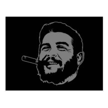 Che Guevara con la postal del retrato del cigarro