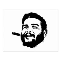 Che Guevara con la postal del retrato del cigarro