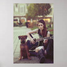 Chica con la guitarra y el perro impresiones