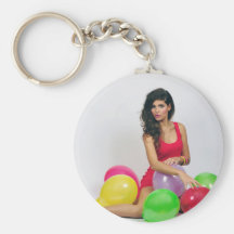 chica con los globos llaveros