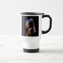 Chica con una pintura del pendiente de la perla po tazas de café