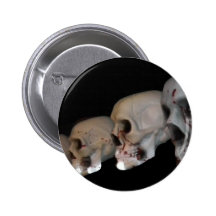 Chica, cráneos y esqueletos del espía de Halloween Pin