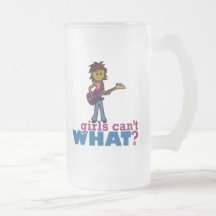 Chica de la guitarra baja tazas de café