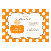 Chica de la invitación de la fiesta de bienvenida 