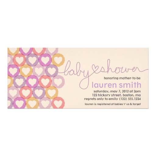 Chica de la invitación del corazón de la fiesta de