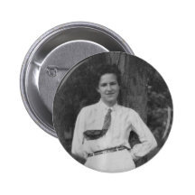 chica de los años 20 por el árbol pin