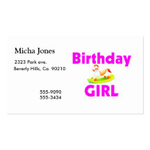 Chica del cumpleaños con el caballo mecedora tarjetas personales