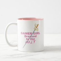 Chica del videojugador vestido al puño tazas