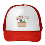 Chica en gorra del laboratorio de ciencia