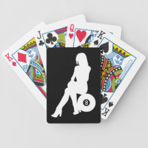Chica en una bola 8 cartas de juego