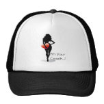 Chica joven con un corazón gorras