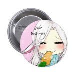 Chica lindo del chibi con el botón de los oídos de pin