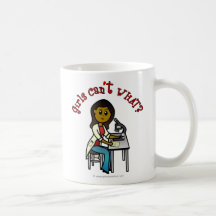 Chica oscuro del científico taza de café