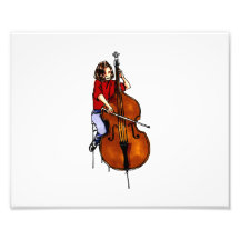 Chica que juega la camisa roja baja de la orquesta arte fotografico