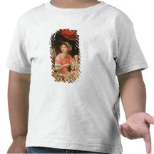 Chica que sostiene una muñeca en un interior camiseta