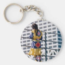 Chica y rascacielos indios jovenes llavero personalizado