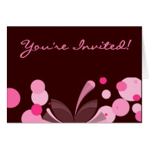 Chocolate e invitación rosada tarjetón