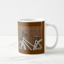 Ciclo que monta en bicicleta del ciclo de la bicic taza