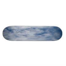 Cielo del verano monopatín