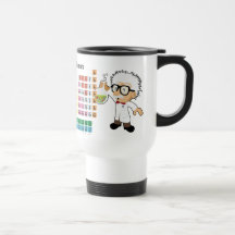 Científico con el cubilete y la tabla periódica tazas