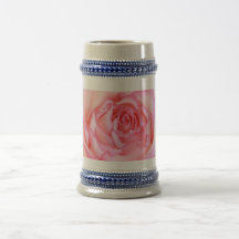 Cierre hermoso, rosado del rosa para arriba taza de café
