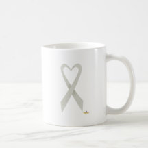 Cinta en forma de corazón de plata de la concienci taza de café