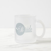 Círculo con gris de la novia de los corazones taza