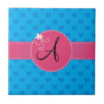 Círculo rosado de la flor de las mariposas azules  azulejos