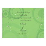 Círculos del día de fiesta e invitación verde de l invitaciones
