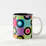 Círculos en taza de café de los cuadrados