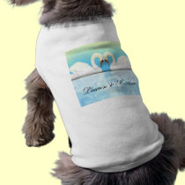 Cisnes elegantes con el azul y el verde ropa para mascotas