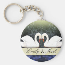 Cisnes elegantes en amor llavero