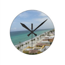 Clocl del sur de la ciudad de la playa de la Flori