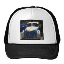 Coche clásico del salón gorra