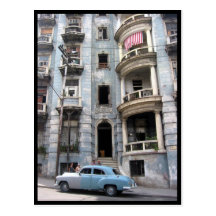 coche de la fachada de La Habana Postal