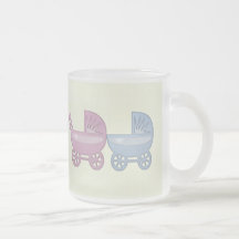 cochecillo de bebé rosado y azul tazas