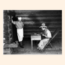 Cocinero que mira a un vaquero jugar a tarjetas tarjetas postales