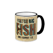 Cojo pescados grandes tazas de café