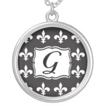 Colgante de G del monograma de la flor de lis