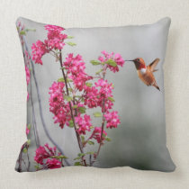 Colibrí y flores del vuelo almohadas