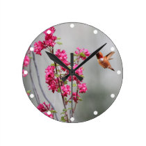 Colibrí y flores del vuelo reloj de pared