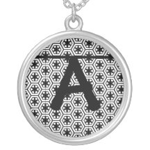 Collar adaptable blanco y negro del monograma