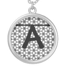 Collar adaptable blanco y negro del monograma