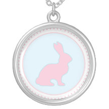 Collar azul y rosado del conejito