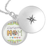 Collar caprichoso del Doodle de la mamá impresiona