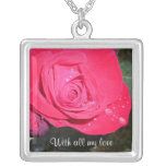 Collar color de rosa