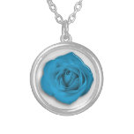 collar color de rosa de cristal azul